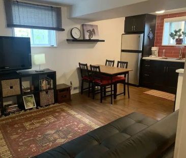 Bright 2bdrm suite in raised bungalow for rent | Calgary - Photo 1
