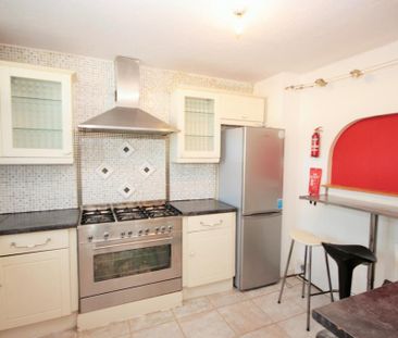 3 bedroom flat to rent - Photo 6