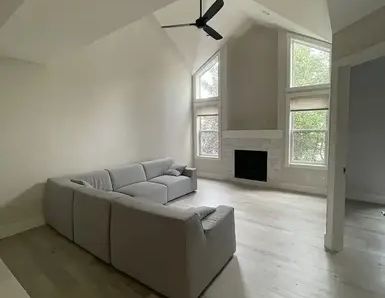 Beautiful Renovated Loft in Mount Pleasant | 438 31 Avenue Northwest, Calgary - Photo 1