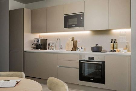 3 bedroom flat to rent - Photo 4