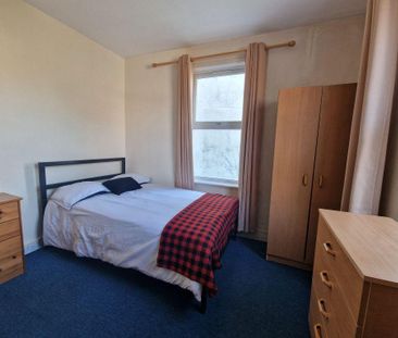 3 bedroom flat to rent - Photo 3