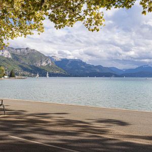 Location Appartement 2 pièces 50m² ANNECY 74000 - Photo 3