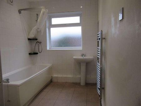 Rippenden Avenue, Chorlton, M21 - Photo 5