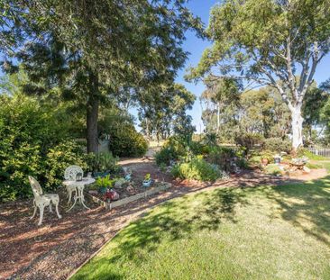 5 BEDROOM HOME IN MOOROOPNA!!! - Photo 3