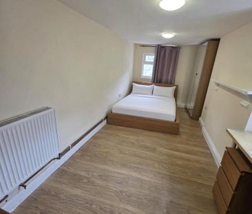 5 bedroom property to rent - Photo 1