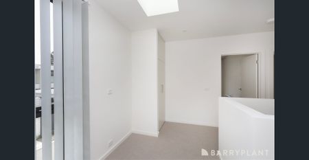 Modern, Low-Maintenance Living in the Heart of LUMA Estate with 7 star energy rating. - Photo 2