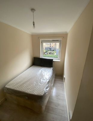 Room in a Shared Flat, William Guy Gardens, E3 - Photo 1