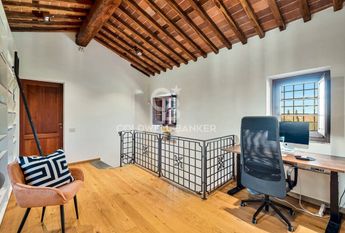 viale apua, Pietrasanta, Tuscany 55045