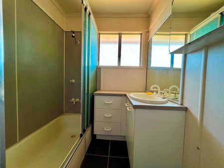 3-BEDROOM RENTAL IN A CONVENIENT LOCATION - Photo 5