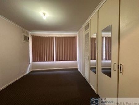 Spacious Family Living in a Prime Mulgrave Location - Photo 3