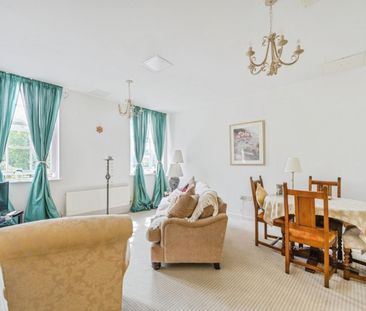 2 bedroom Flat To Let - Photo 4