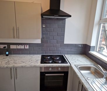 3 Bed Terraced House, Moor Road, LS10 - Photo 2