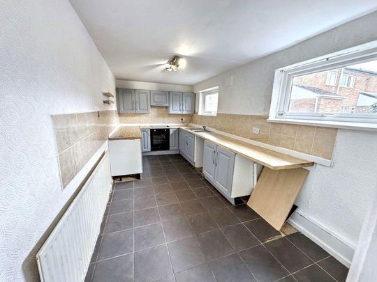 4 bed semi-detached house to rent in NE5 - Photo 1