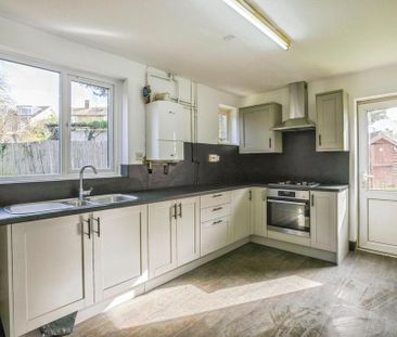 3 bedroom semi-detached house to rent - Photo 4