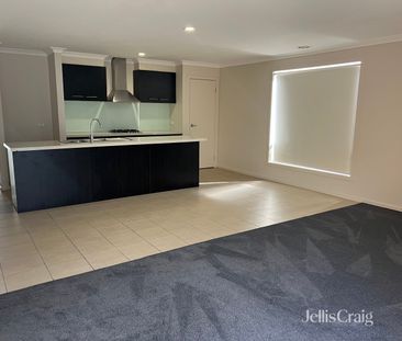 4 Ionian Way, Point Cook VIC 3030 - House For Rent | Domain - Photo 5