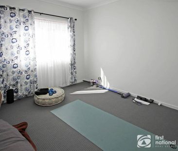 Modern 4 Bedroom Home - Photo 2