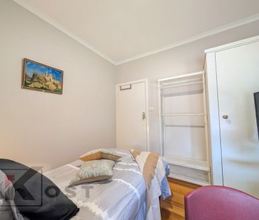 Blackburn South - Photo 3