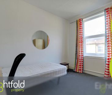 4 bedroom terraced house to rent - Photo 6