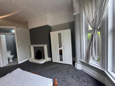 Harehills Avenue (Room 1), Chapeltown, Leeds - Photo 2