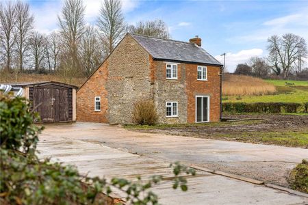 A newly refurbished cottage - Photo 3