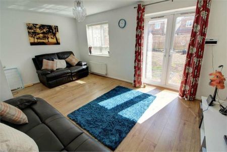 3 bedroom detached house to rent - Photo 3