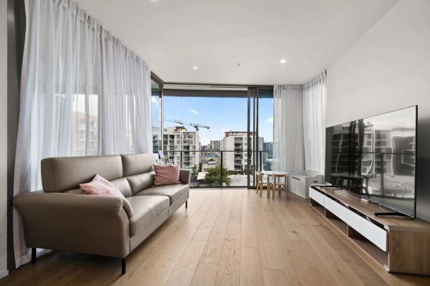 Luxury Riverside Apartment in Exclusive West End Enclave - Photo 1