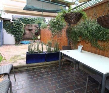 Character-filled semi, moments to Annandale village & Hinsby Park - Photo 3