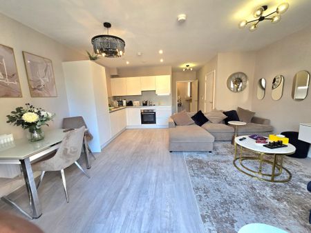 Stunning 2-Bed Duplex with Balcony Hendon Waterside NW9 - Photo 3