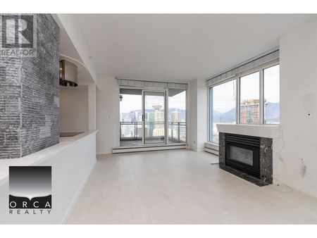 3202 183 KEEFER PLACE, Vancouver, British Columbia - Photo 3