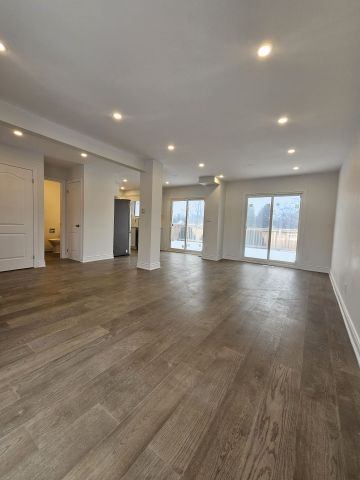 For Lease - 2084 Hunt Crescent, Burlington, Ontario - Photo 2