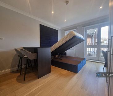 Studio to rent - Photo 2