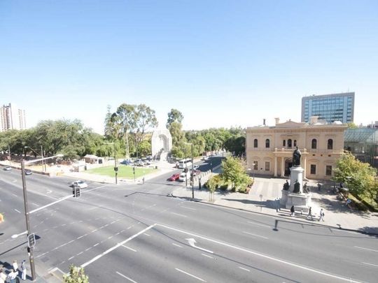 4-bedroom shared unit / apartment, North Terrace - Photo 1