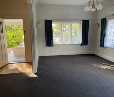 Sunny bungalow in great location - Photo 5