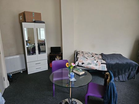 Tite Hall Studios, Huddersfield, HD1 - Photo 4