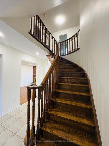 For Lease - Main 48 Marchwood Crescent, Richmond Hill, Ontario - Photo 2