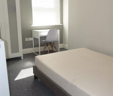 4 bedroom Flat To Let - Photo 5