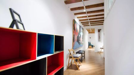 2-bedroom apartment for rent in El Raval, couples and students accepted - Photo 2