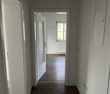 Reinkommen und Wohlfühlen: ansprechende 3,5-Zimmer-Wohnung mit Balkon - Photo 2