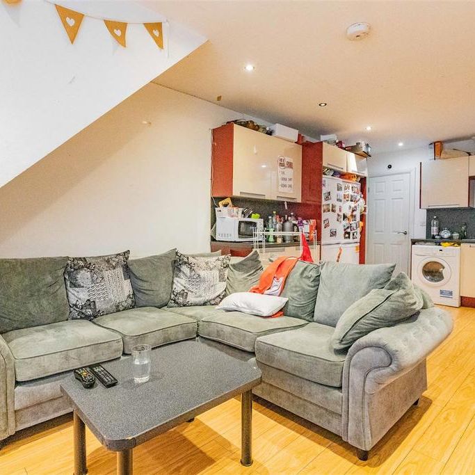 6 bedroom house to rent - Photo 1