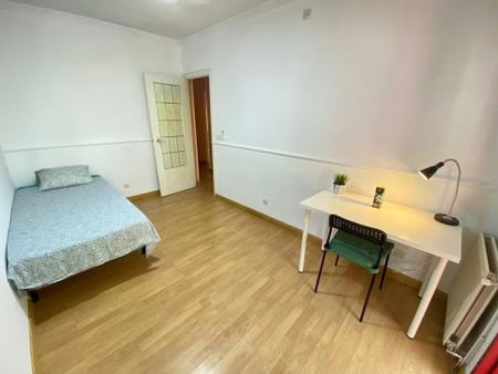 Calle del Cabo Machichaco, Madrid, Community of Madrid 28053 - Photo 5