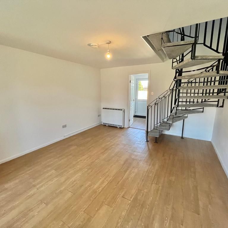 2 bedroom terraced house to rent - Photo 1