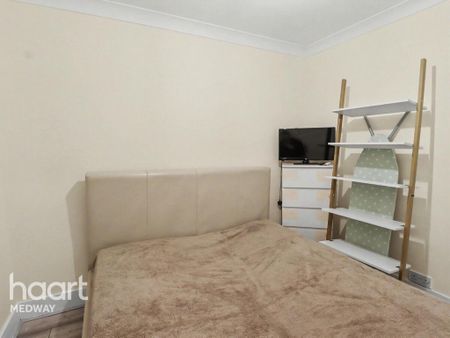 3 bedroom end of terrace house to rent - Photo 2