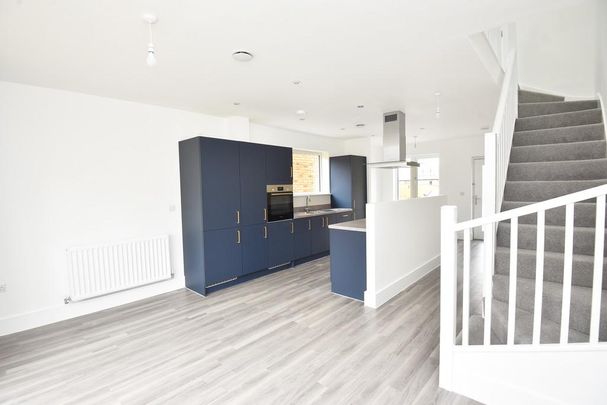 2 bedroom semi-detached house to rent - Photo 1