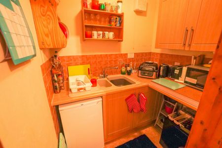 1 Bedroom Flat To Rent in Redhill - £750 pcm Tenancy Info - Photo 5