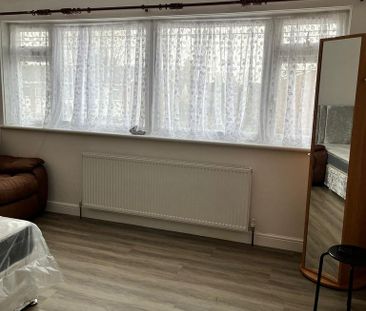 1 bedroom in a house share to rent - Photo 3