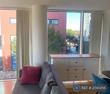 1 bedroom in a flat share to rent - Photo 2