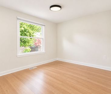 For Lease - 11 Cartwright Drive, Barrie, Ontario - Photo 2