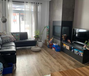 3 Chambres - 1.5 Sdb - 2 Stationnements - 2 Patios Rez-Chaussée - Photo 4