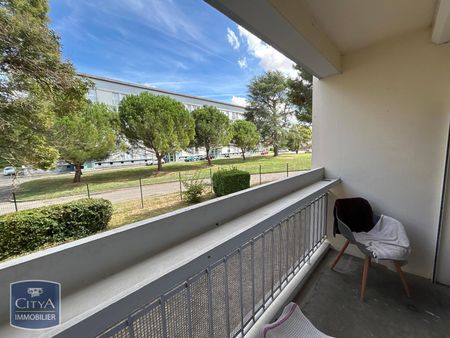 Location Appartement 4 pièces 75m² CASTELSARRASIN 82100 - Photo 5