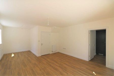 4 bedroom detached house to rent - Photo 2